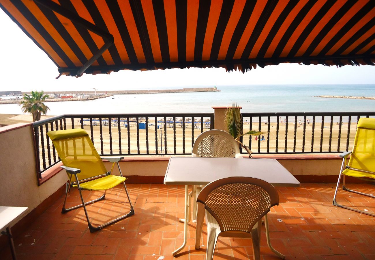 apartamento en peñíscola con terraza y vistas al mar 