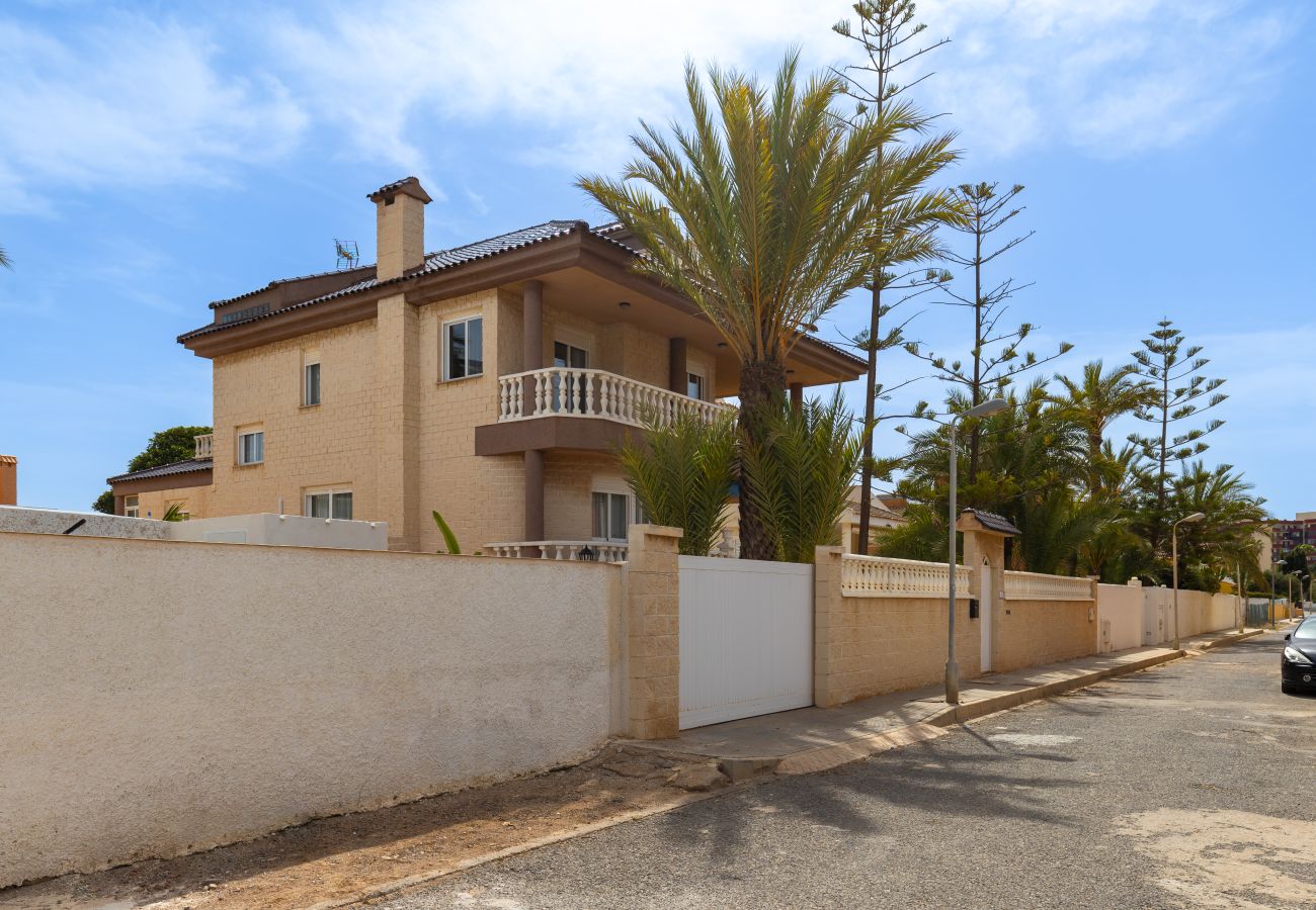 Villa en La Manga del Mar Menor - Seaside Elegance by Fidalsa