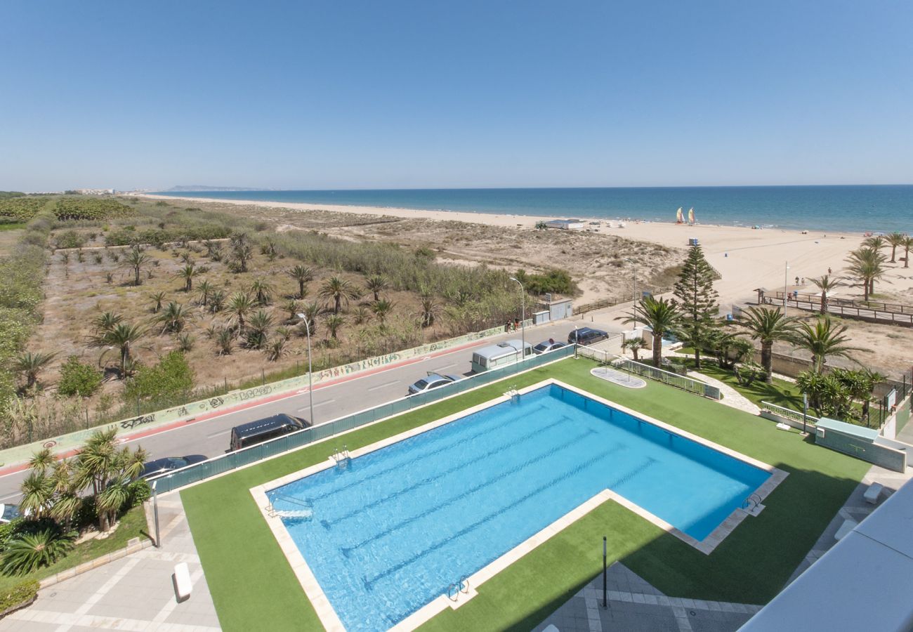 luxury beachfront apartment, amazing sea views, terrace wifi Gandia