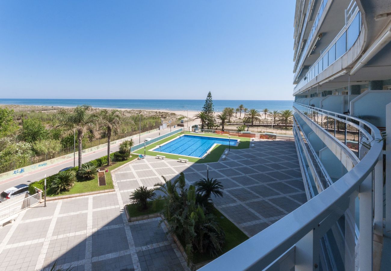 luxury beachfront apartment, amazing sea views, terrace wifi Gandia