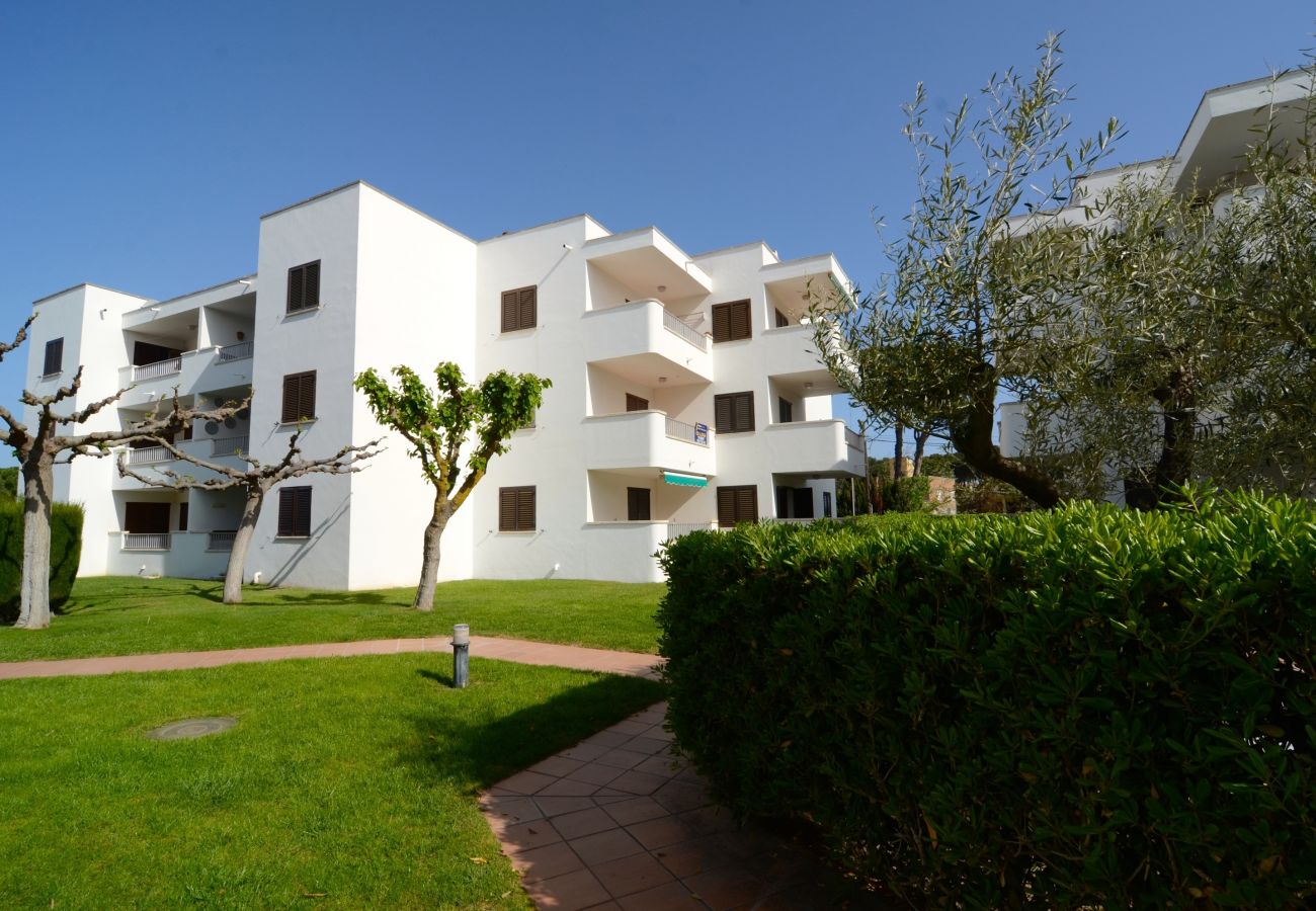 Apartment in L'Escala - CALA MONTGO 15 AC