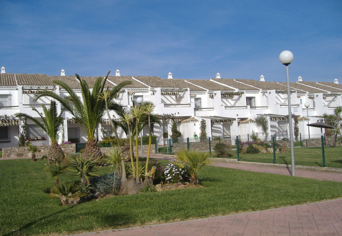 Apartment in Chiclana de la Frontera - R042 A partamento primera línea de playa