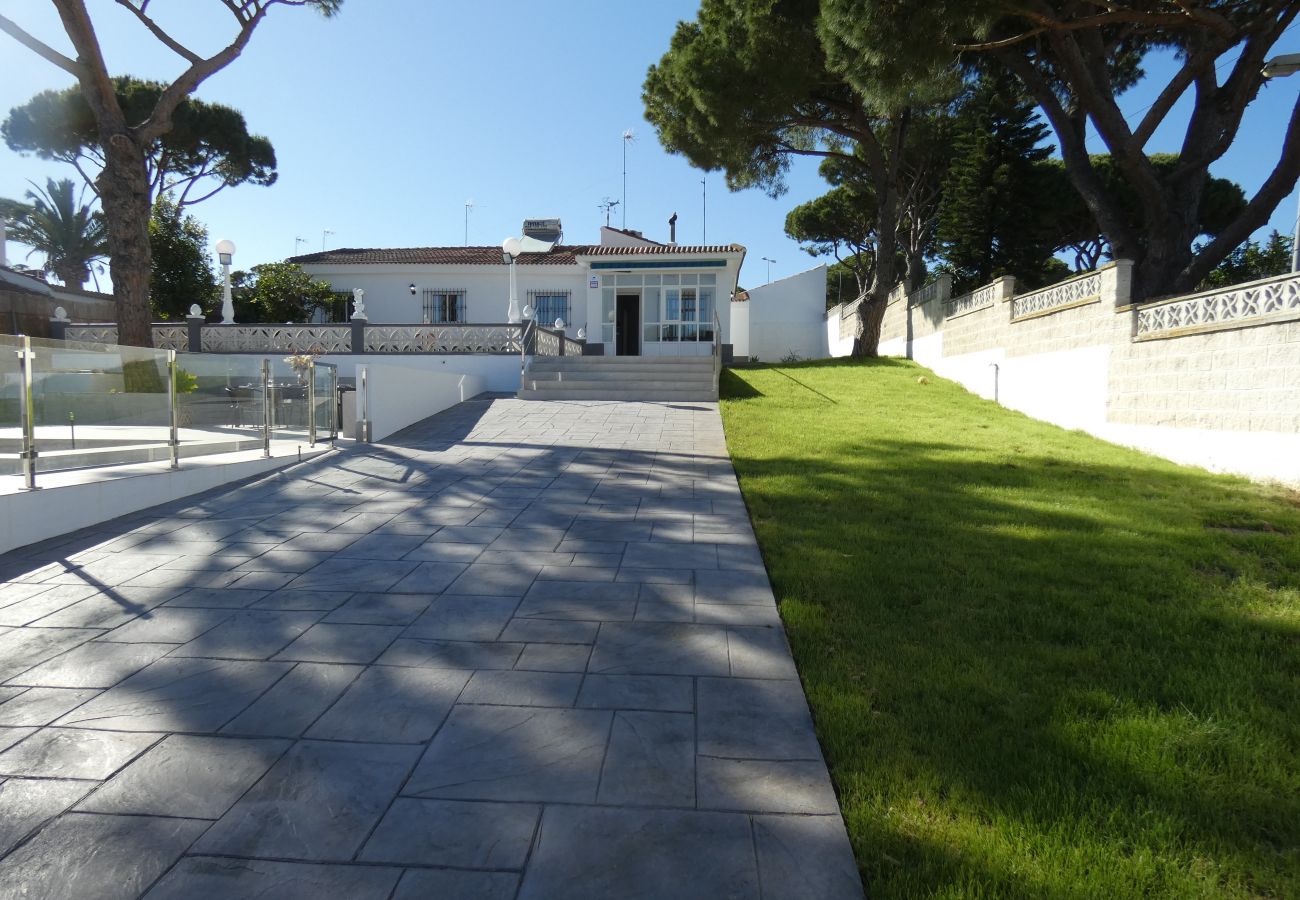 Chalet in Chiclana de la Frontera - R048 Chalet en Doña Violeta